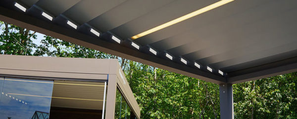 Pergola design grise pour extérieur maison