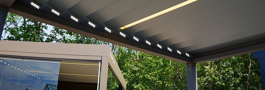 Pergola design grise pour extérieur maison